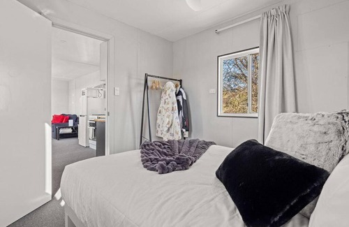 Berridale House | Idyllic Bliss Cabin at Belaxed Farm, Berridale