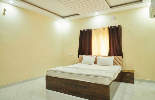 Chevella Hotel | Relax at Bliss Farm Stay - IRIS with Pool & Breakfast