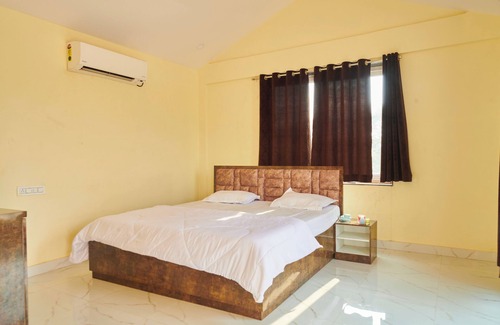 Chevella Hotel | Relax at Bliss Farm Stay - IRIS with Pool & Breakfast