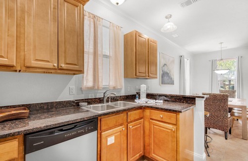 Villages of Crystal Beach House | Bliss Getaway: Family-Friendly Retreat with Pool & Breakfast