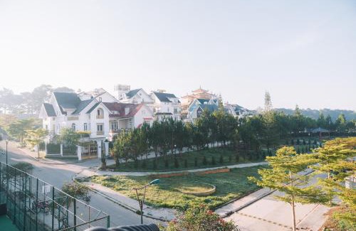 Da Lat Villa | Elegant Bliss House - Golfvalley Đà Lạt with Pool