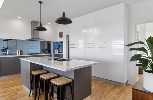 Normanville House | Oceanfront Bliss on Birkdale - Family-Friendly Getaway