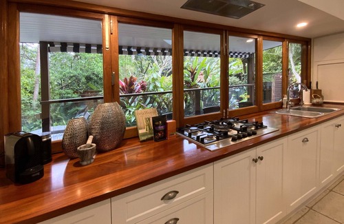 The Pocket Villa | Bliss Private Villa: Oceanfront Retreat with Pool & Breakfast