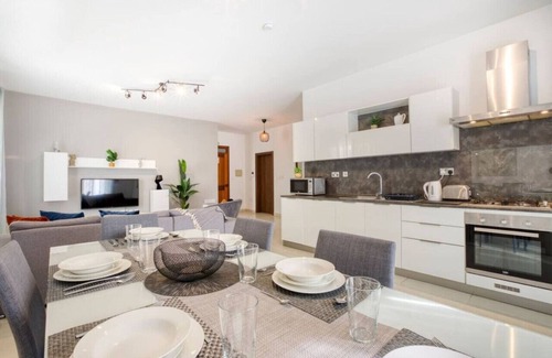 Fgura Apartment | Bliss: Stylish 2-Bedroom Apartment in Il-Fgura, Malta