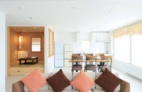 Hirafu Apartment | Experience Bliss at Villa Tsubaki: Rated 10/10 with Pool