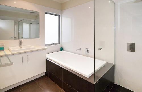 Dunsborough House | Blissful Bay- WIFI, Beachfront