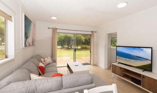 Broulee Apartment | Oceanfront Blissful Unit in Broulee for Family Getaways