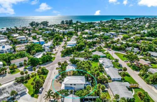 Holmes Beach House | Serene Oceanfront Retreat at Blissful Paradise Hotel