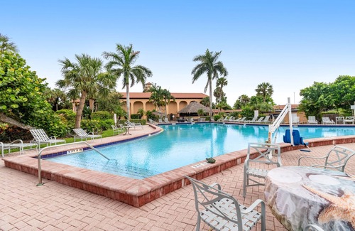 Naples House | Ultimate Retreat: Game Room, Heated Pool & Sauna Escape