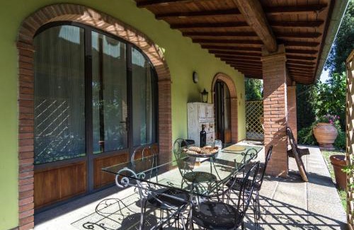 Tregozzano House | Discover Belvilla by OYO Il Leccio e Le Rose - 4-Star Escape