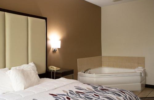 Marion Hotel | Discover BlissPoint Inn & Suites Marion: Pet-Friendly Retreat