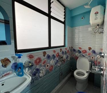Darjeeling House | Cozy Blissview Homestay with Breakfast & Pet-Friendly Stays