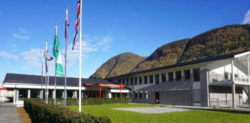 Viksoyri Hotel | Blix Hotel: Pet-Friendly Retreat with Ocean Views & Breakfast