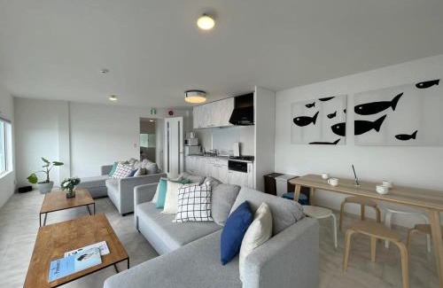 Suooshima House | Ocean View bLOCAL KAI House - Family-Friendly Escape for 8