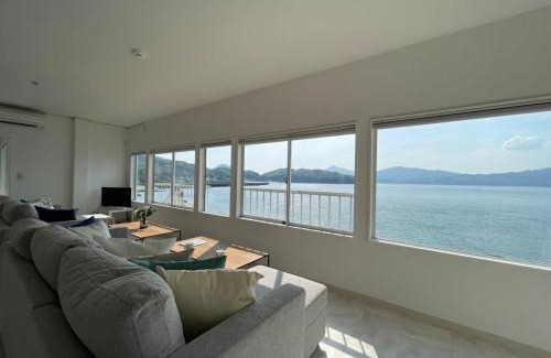 Suooshima House | Ocean View bLOCAL KAI House - Family-Friendly Escape for 8