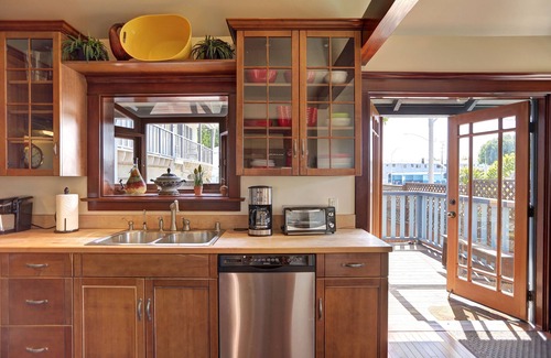 Ocean Park House | Elegant Santa Monica Craftsman - Steps from the Shore