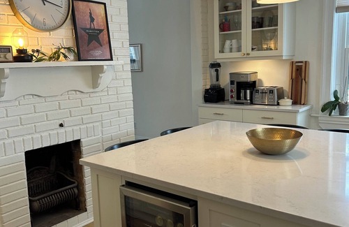 Queens Square House | Discover Blockmaker's House with Breakfast & Kitchen Access