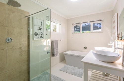 Riebeek Kasteel House | Exceptional Bloemendal Guest Cottage with Pool and Kitchen