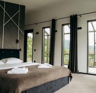 Yaremche Villa | Relax at Blog House Resort with Ocean Views & Spa Access