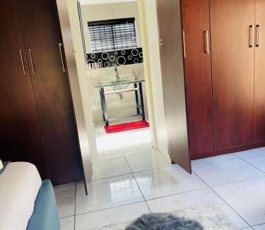 Pretoria House | Cozy Bloom Guest House: Pet-Friendly & Accessible Retreat