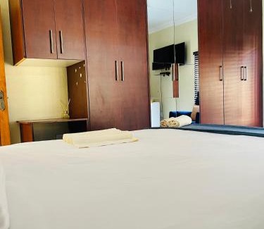 Pretoria House | Cozy Bloom Guest House: Pet-Friendly & Accessible Retreat