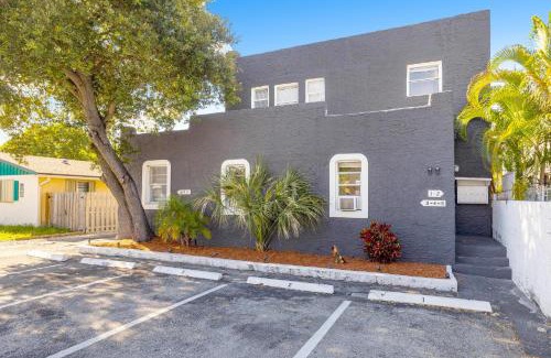 Poinciana Park Apartment | Relaxing Bloom Hideaway - Close to Las Olas & Beach