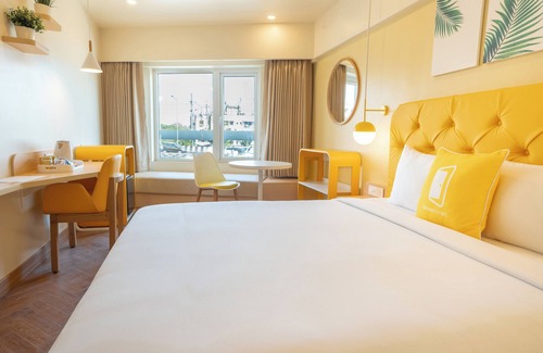 Andheri Hotel | Bloom Hub: Family-Friendly Stay on the Western Highway
