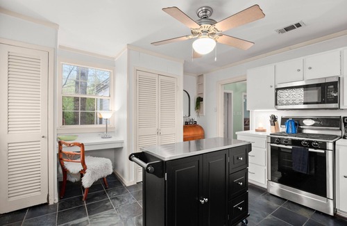 Riverside House | Bloom's Historic Home on Riverside: 5 min to Downtown & Ladybird Lake! Sleeps 10