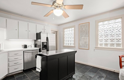Riverside House | Bloom's Historic Home on Riverside: 5 min to Downtown & Ladybird Lake! Sleeps 10