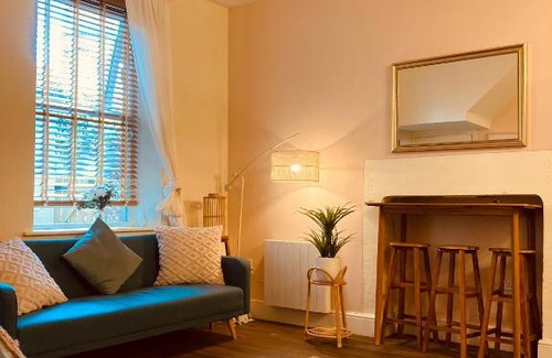 Lancaster House | Budget-Friendly Stay at Bloomfield | Ideal for Travelers
