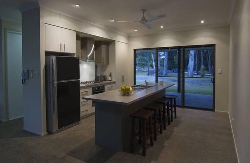 Bloomfield House | Experience Bloomfield Beach House: Ocean View & Breakfast