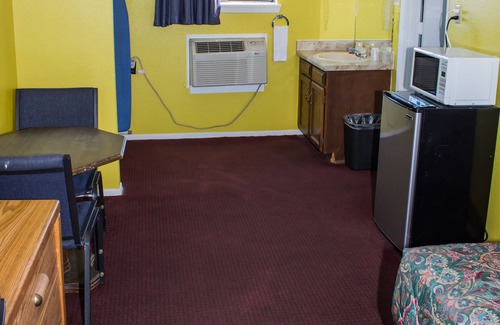 Bloomfield Hotel | Budget-Friendly Bloomfield Motel with Kitchen & Child Care