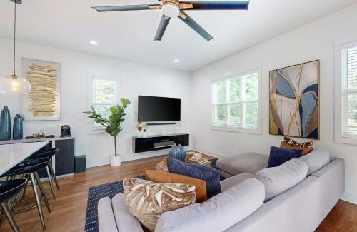 Mechanicsville House | Family-Friendly Retreat at Blooming Azalea - Unit B