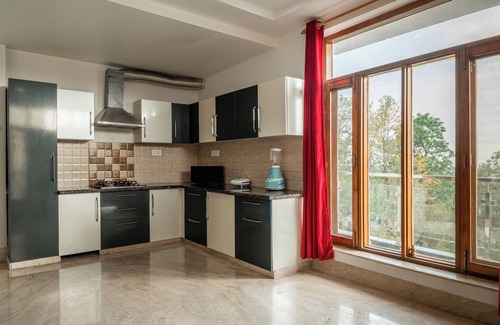 Bullawala Apartment | Pet-Friendly Getaway at Bloomingdale's for Family Fun