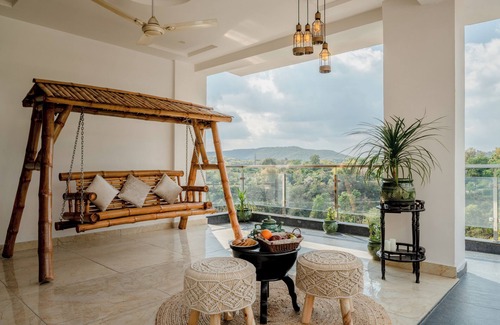 Bullawala Apartment | Pet-Friendly Getaway at Bloomingdale's for Family Fun