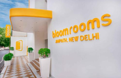 Connaught Place Hotel | Chic Accommodations at bloomrooms @ Janpath with Breakfast