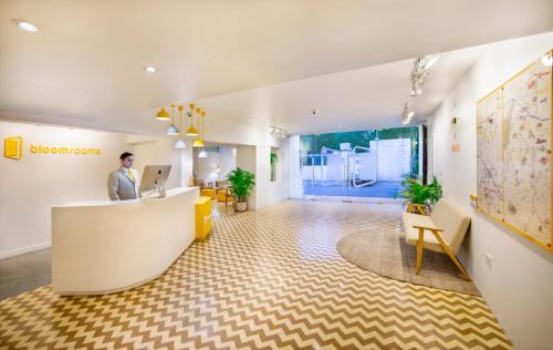 Connaught Place Hotel | Chic Accommodations at bloomrooms @ Janpath with Breakfast