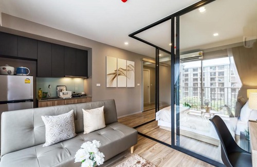 Sathorn Apartment | Budget-Friendly Stay at Blossom Sathorn with Pool Access