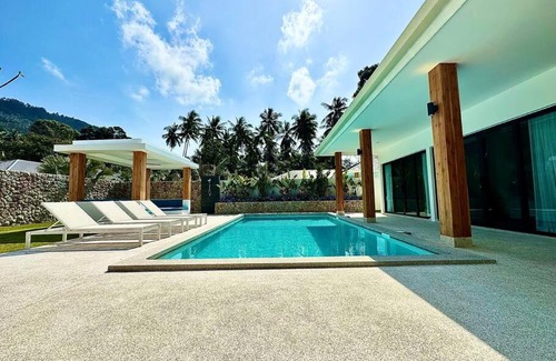Maret Villa | Elegant Blossom Villa with Oceanfront Views in Koh Samui