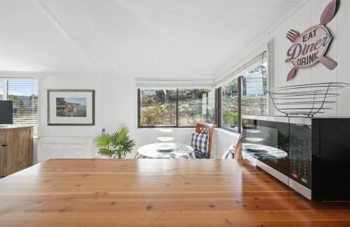 Nubeena House | Blossoms on the Bay - 4 Bedrooms