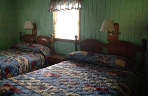Blowing Rock Hotel | Cozy Blowing Rock Inn: Family-Friendly Getaway Awaits