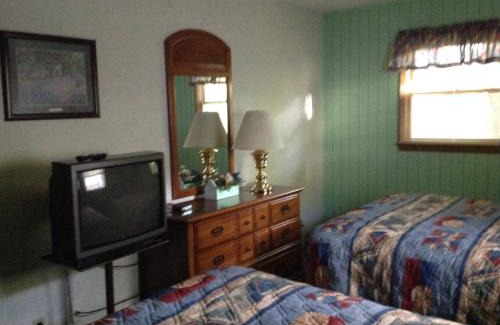 Blowing Rock Hotel | Cozy Blowing Rock Inn: Family-Friendly Getaway Awaits