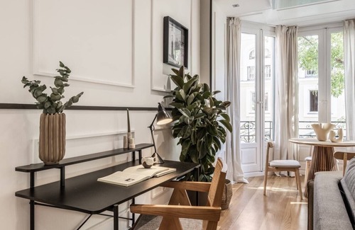 Almagro Apartment | Cozy Blu: 1 Bedroom Retreat in Almagro with Spa