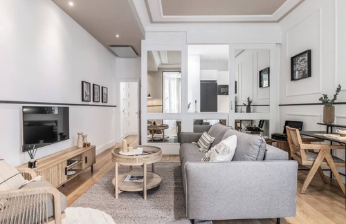 Almagro Apartment | Cozy Blu: 1 Bedroom Retreat in Almagro with Spa