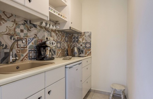 Adamas Apartment | Poolside Traditional Studio with Amazing Sea View