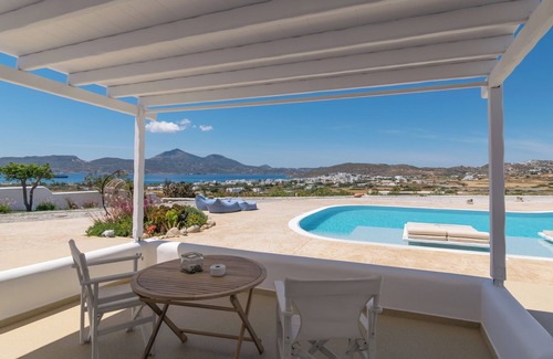 Adamas Apartment | Poolside Traditional Studio with Amazing Sea View