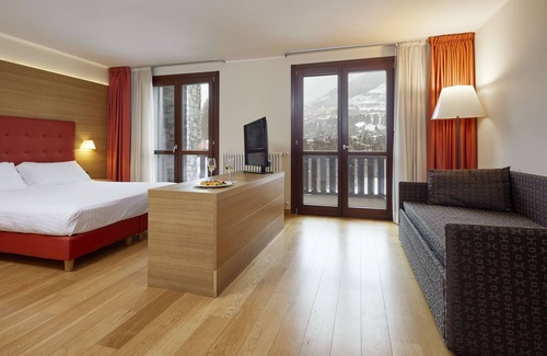 Ponte di Legno Hotel | Relax at Blu Hotel Acquaseria with Pool and Spa Access
