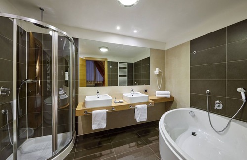 Ponte di Legno Hotel | Relax at Blu Hotel Acquaseria with Pool and Spa Access