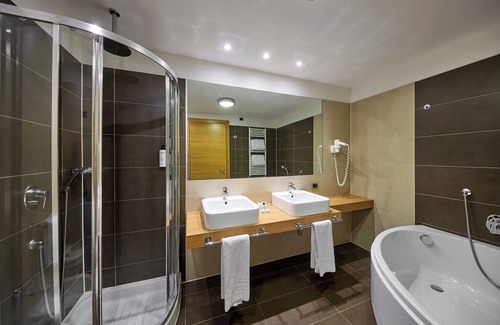 Ponte di Legno Hotel | Relax at Blu Hotel Acquaseria with Pool and Spa Access