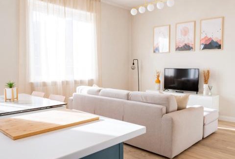 Lesa Apartment | Exceptional Blu Iris - Deluxe Apartment with Hot Tub